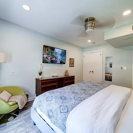 Holiday home Spacious Conveniently Located 1br In Myers Park *