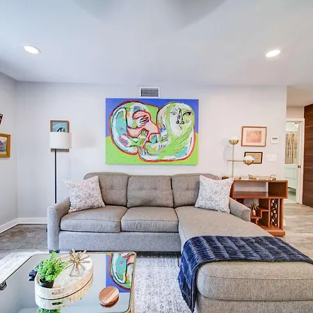 Spacious Conveniently Located 1br In Myers Park Holiday home *