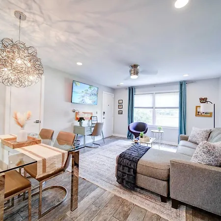 Holiday home Spacious Conveniently Located 1br In Myers Park *