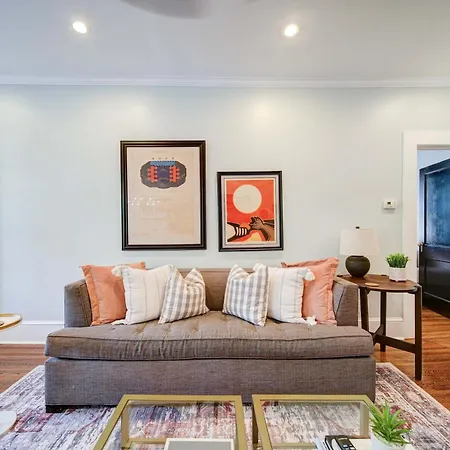 Stylish Myers Park 2 Bedroom With Screened Porch Holiday home