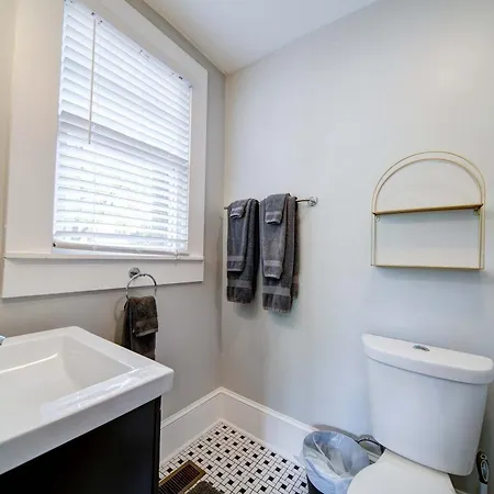 Holiday home Stylish Myers Park 2 Bedroom With Screened Porch *