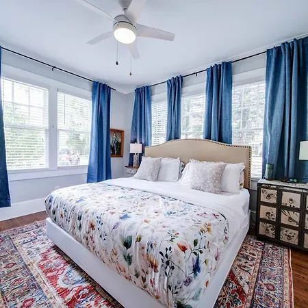 Stylish Myers Park 2 Bedroom With Screened Porch Holiday home