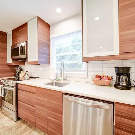Experience Myers Park In Style Holiday home