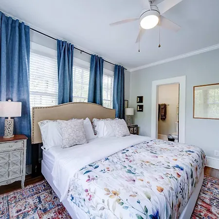 Holiday home Stylish Myers Park 2 Bedroom With Screened Porch *