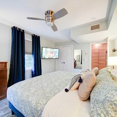 Experience Myers Park In Style Holiday home