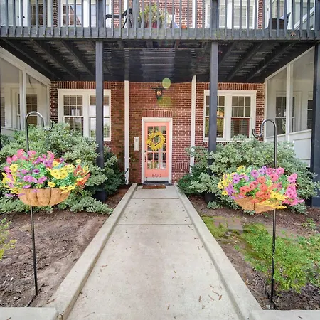 Stylish Myers Park 2 Bedroom With Screened Porch *