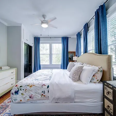 Stylish Myers Park 2 Bedroom With Screened Porch Holiday home *