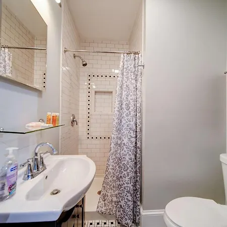 Holiday home Stylish Myers Park 2 Bedroom With Screened Porch