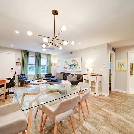 Experience Myers Park In Style Holiday home *