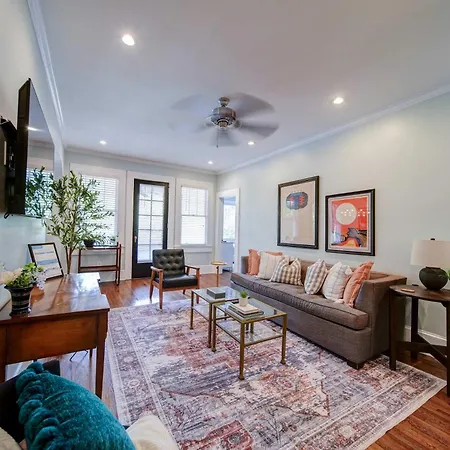 Stylish Myers Park 2 Bedroom With Screened Porch * Charlotte