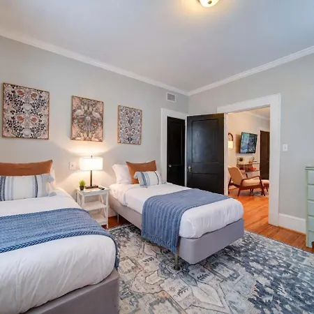 Bright And Restful 2br Near Uptown With Balcony Holiday home *