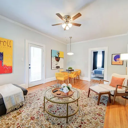Holiday home Bright And Restful 2br Near Uptown With Balcony