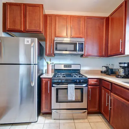Bright And Restful 2br Near Uptown With Balcony *