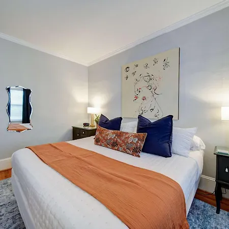 Bright And Restful 2br Near Uptown With Balcony Holiday home Charlotte