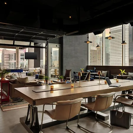 Moxy Downtown 3*