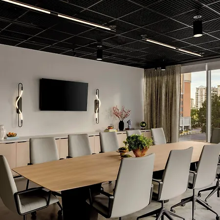 Hotel Moxy Downtown 3*