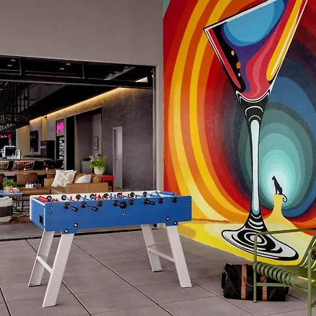 Moxy Downtown