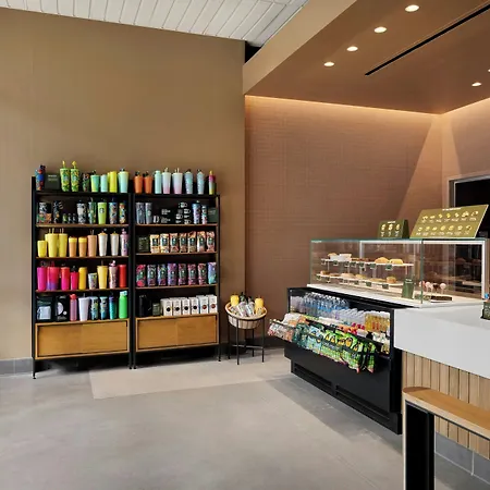 Moxy Downtown 3*