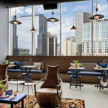 Hotel Moxy Downtown 3*