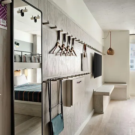 Moxy Downtown Hotel 3*