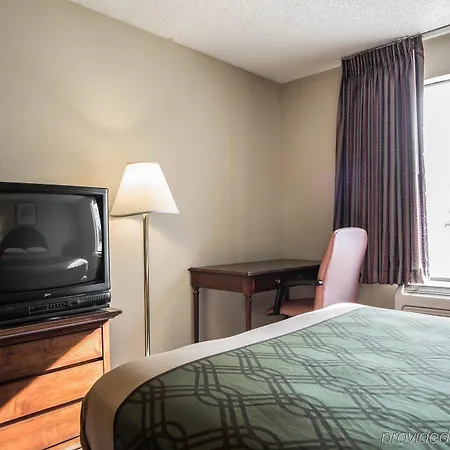 Quality Airport-near Uptown 2*