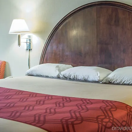 Hotel Quality Airport-near Uptown 2*