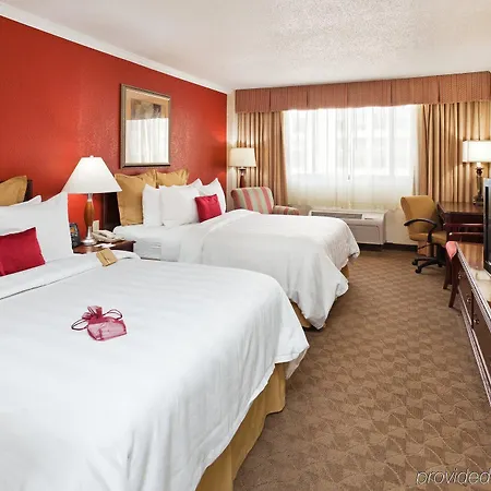 Hotel Fairfield & By Marriott Uptown