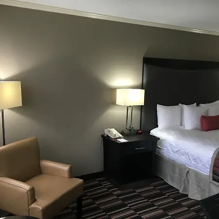 Hotel Ramada Plaza By Wyndham South End Airport 3*