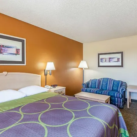 Super 8 By Wyndham Charlotte/amusement Park Area