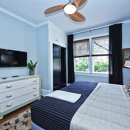 Apartment Executive Corporate In Myers Park-charlotte *