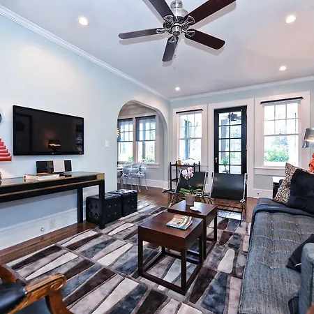 Apartment Executive Corporate In Myers Park-charlotte *
