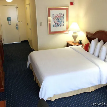 Hotel Hilton Garden Uptown 3*