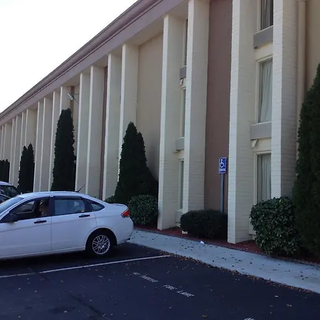 Hotel Baymont By Wyndham Charlotte-airport Coliseum