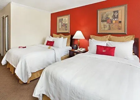 Hotel Fairfield & By Marriott Uptown 3*