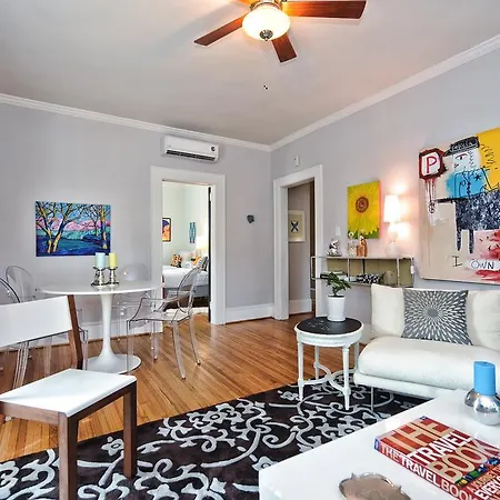 Bright And Spacious 2br Near Uptown Apartment