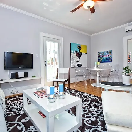 Bright And Spacious 2br Near Uptown * Charlotte