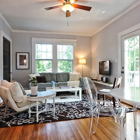 Bright And Spacious 2br Near Uptown *