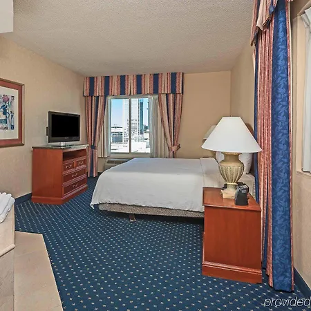 Hilton Garden Uptown 3*