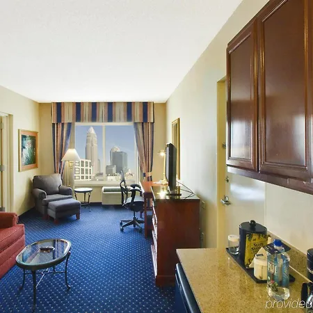 Hotel Hilton Garden Uptown 3*