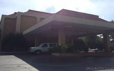 Wyndham Garden Airport Southeast 3*