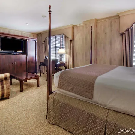 Dunhill Hotel 4*