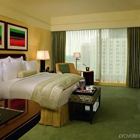 The Ritz-carlton,