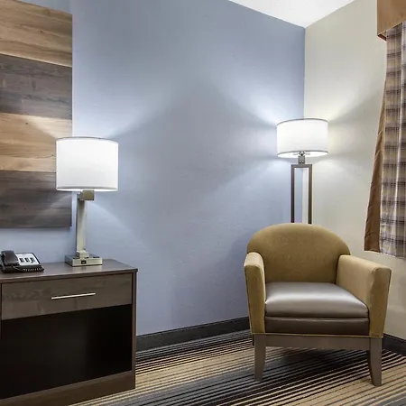 Quality Airport-near Uptown 2*