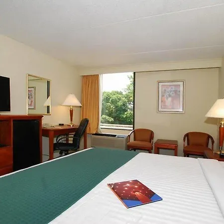 Hotel Express By Marriott South End