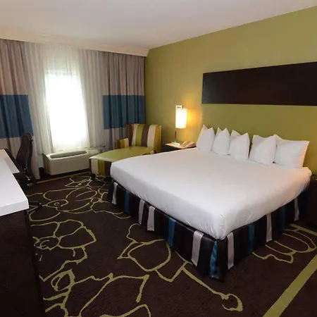 Doubletree By Hilton Uptown 3*