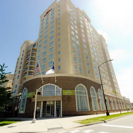 Courtyard Center 3*