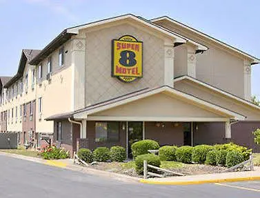 Super 8 By Wyndham Charlotte/amusement Park Area Hotel