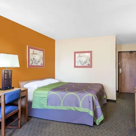 Super 8 By Wyndham Charlotte/amusement Park Area * Charlotte