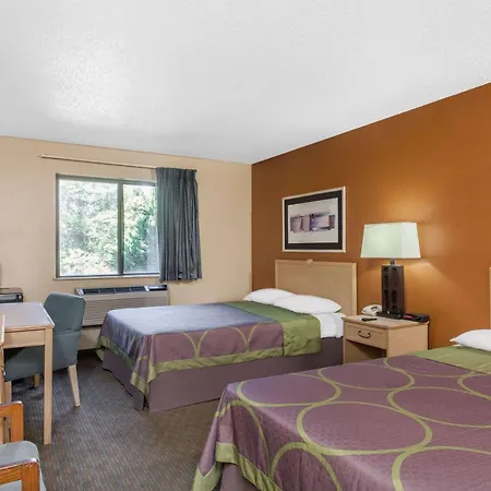 Hotel Super 8 By Wyndham Charlotte/amusement Park Area