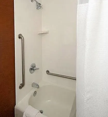 Fairfield Northlake Hotel 3*
